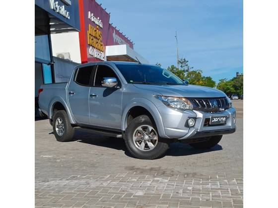 MITSUBISHI L200 TRITON 2.4 16V TURBO DIESEL SPORT HPE CD 4P 4X4 AUTOMÁTICO MITSUBISHI L200 TRITON 2.4 16V TURBO DIESEL SPORT HPE CD 4P 4X4 AUTOMÁTICO